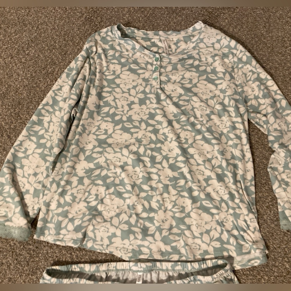 Flora Nikrooz Blue and White Floral Loungewear, women’s size X-Large - Picture 5 of 10